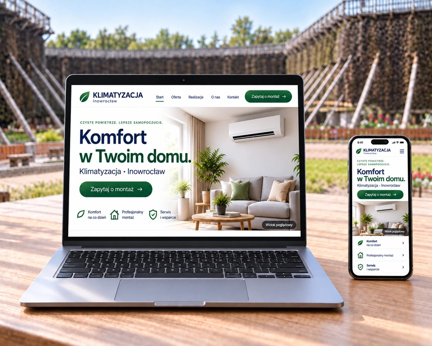Przykładowa strona firmy klimatyzacyjnej na laptopie i telefonie, na tle tężni w Inowrocławiu.